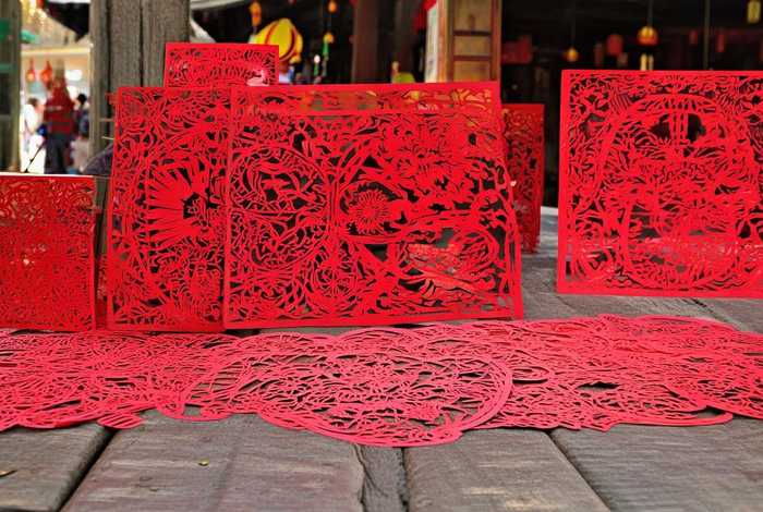 剪纸在生活中的应用论文（剪纸在生活中的应用论文怎么写）