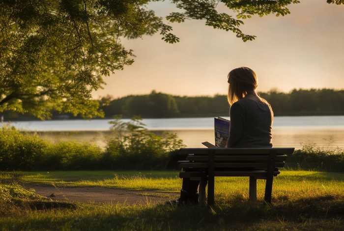 感情不是生活的全部英文 - 感情不是生活的全部英文怎么说