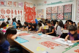 剪纸在生活中的应用教学；剪纸在生活中的应用教学反思总结