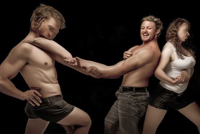 两男一女一起干一前一后；两男和一女叫什么