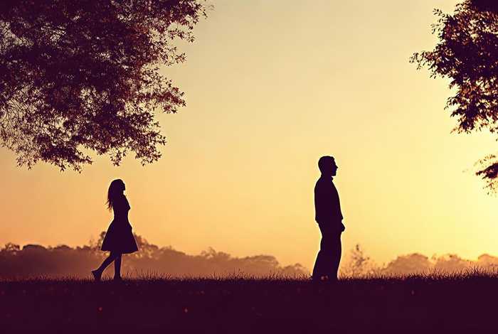 分手了就不要去打扰别人的生活 - 分手就不应该打扰彼此的生活