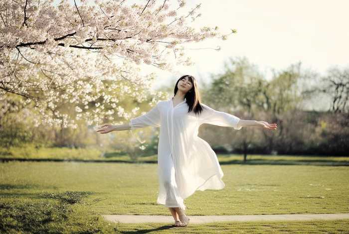 接受生活中处事的-；接受生活中处事的--