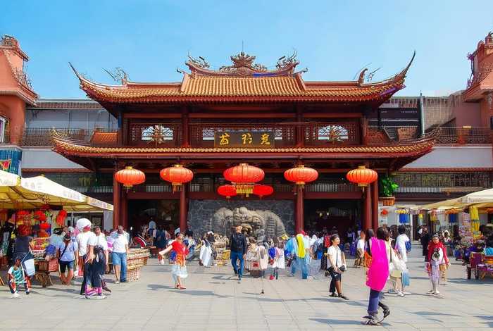 生活购物广场古城路店；附近生活购物广场