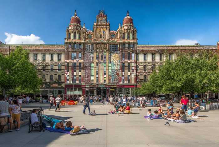 生活家广场外墙（生活家广场外墙图片）