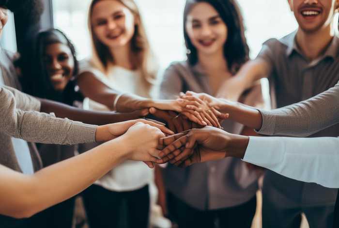 生活中团结同事真诚待人，团结同志,真诚待人