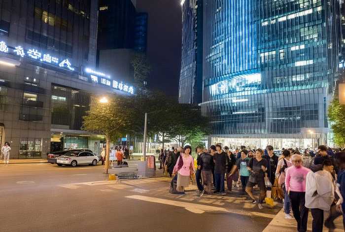 世茂生活广场 宝带西路 世茂生活广场宝带西路有免费停车位没