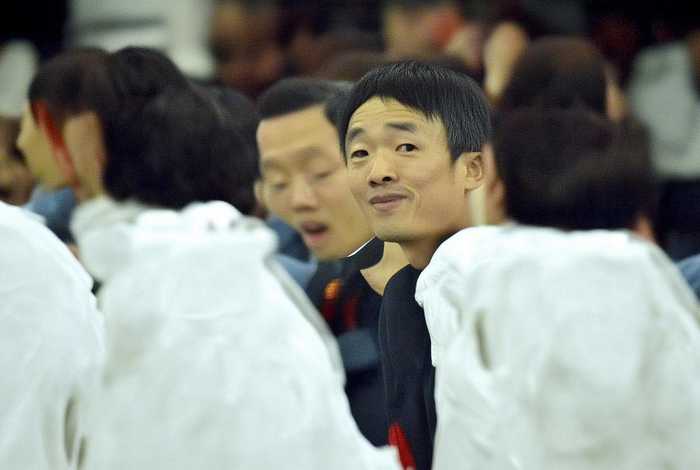 生活在这贫瘠的土地上、生活在这贫瘠的土地上是什么歌