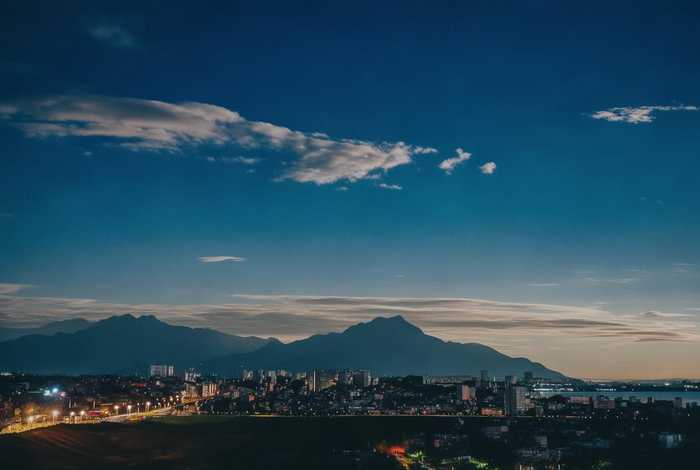 描写乡村生活的美文30个字、描写乡村生活的美文30个字左右