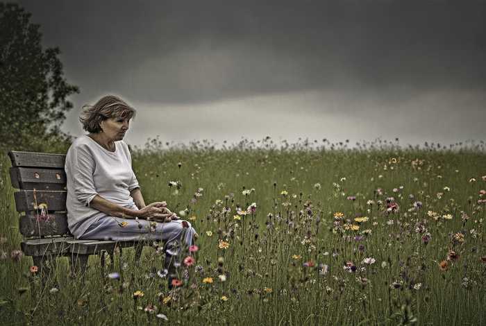 每个人生活都不容易前面一句;每个人生活都不容易前面一句怎么说 每个人生活都不容易前面一句;每个人生活都不容易前面一句怎么说