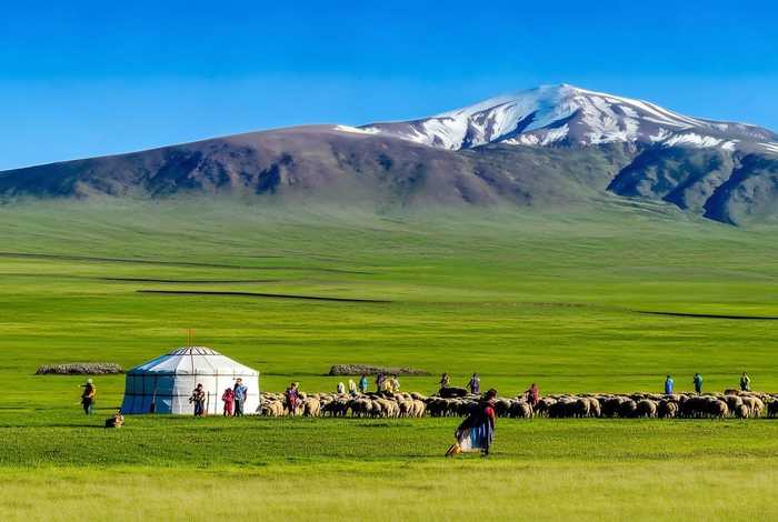 蒙古族生活习俗风景（蒙古族生活特点及风俗）