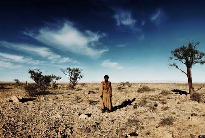 生活在这片贫瘠的土地上 生活在这片贫瘠的土地上是什么歌