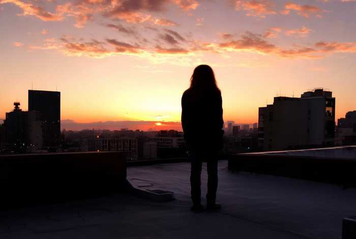 生活匆忙别错过落日和夕阳下一句；生活很匆忙 别错过日落和夕阳歌词