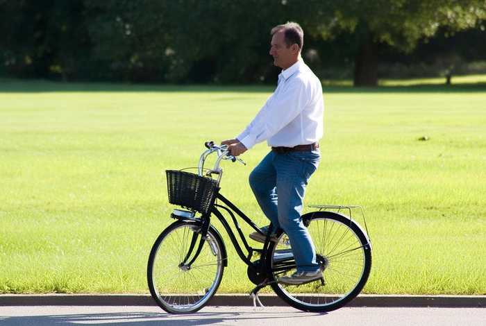 生活就像骑自行车要保持平衡（生活就像骑自行车,要想保持平衡）