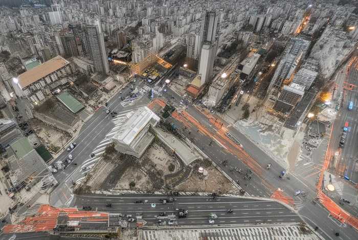 生活多姿多彩,补充下一句应该是什么；生活多姿多彩,补充下一句应该是什么意思