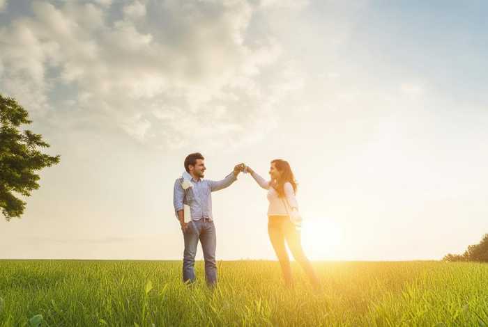 生活不只有诗和远方还有你和未来（生活不只有诗和远方还有你和未来的句子）