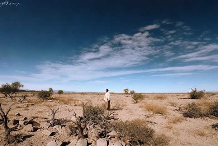 生活在这片贫瘠的土地上 生活在这片贫瘠的土地上是什么歌