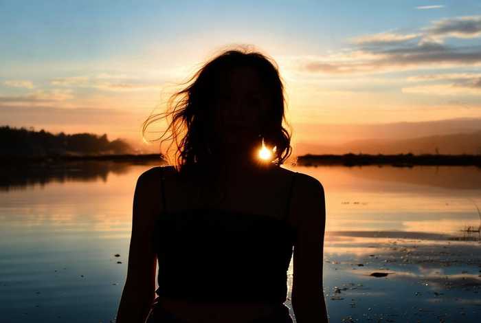 生活像一面镜子作文开头；生活像一面镜子作文开头结尾