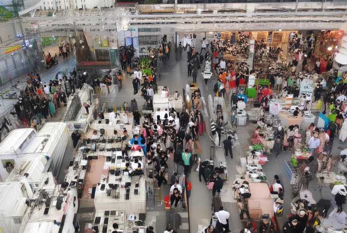 生活很辛苦生活很无助（生活很辛苦生活很无助的说说）