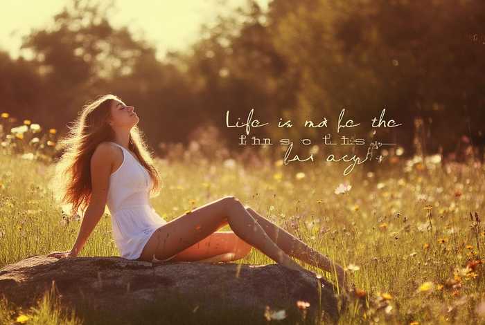 生活不是这样文字图片；生活不是这样文字图片唯美