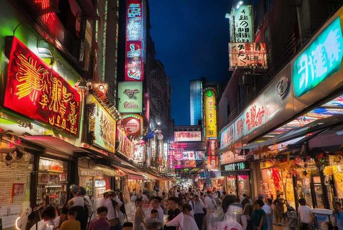 浦东夜市哪里好玩；浦东夜市哪里好玩一日游