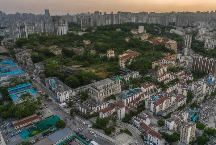 生活中团结同事（生活中,团结同志）