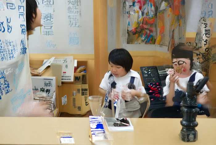 母鸡的生活习性30字，母鸡的日常生活