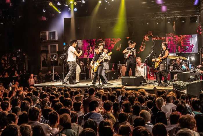 生活因你而火热吉他谱乐队总谱，生活因你而火热吉他谱乐队总谱大全