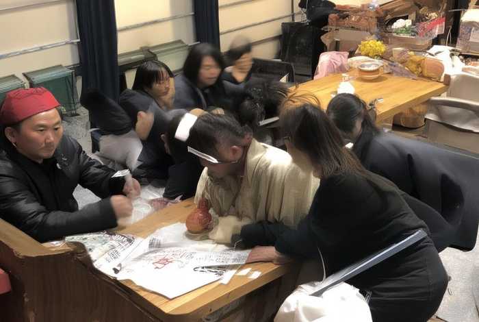 啄木鸟的生活特点20字;啄木鸟的生活特点20字左右 啄木鸟的生活特点20字;啄木鸟的生活特点20字左右