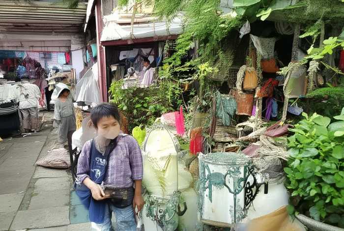 以生活的缝隙里有花开为题写一篇不少于500字的记叙文（生活需要缝隙800字作文）