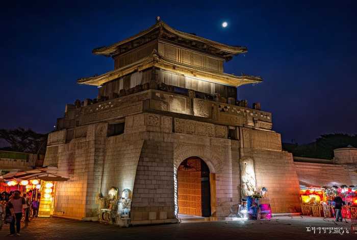 天门夜深；天门夜晚好玩的地方