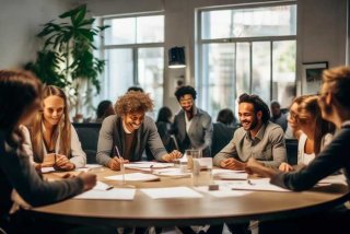 人际关系好,工作结构简单的环境宜采用；在人际关系好,工作结构简单的环境中