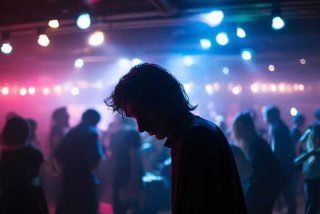 人际关系太累了 - 人际关系太累了,有些人不想跟她走太近但还是得装