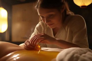 日本人金油按摩、日本人按摩的油是什么油