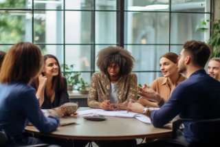 梅奥人际关系理论，梅奥人际关系理论着重研究