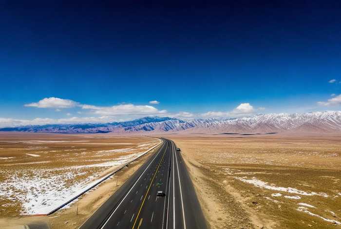 公路旅行南北疆；新疆南北公路