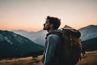 旅行的意义歌词许巍；许巍旅行的意义歌深层意义