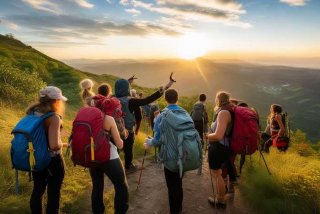 徒步旅行团，徒步旅行团英语