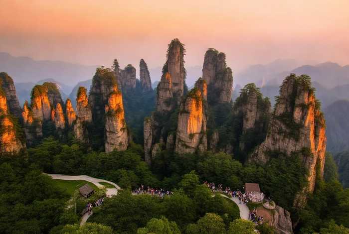 张家界旅行作文、去张家界旅行的作文