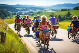 四轮自行车旅行；旅游四轮自行车