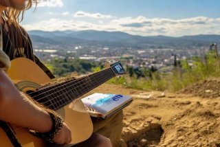 旅行的意义吉他谱教学视频，旅行的意义吉他简谱弹唱视频