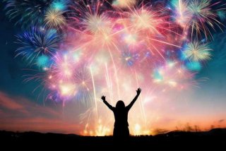 人生就像一场旅行烟火因你而美丽、人生就像一场旅行烟火因你而美丽是什么歌