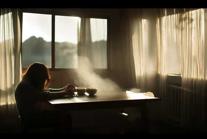 我一个人吃饭睡觉走走停停的歌词 - 我一个人吃饭睡觉走走停停是什么歌