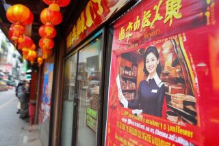 成都找工作包吃住服务员（成都找工作包吃住服务员招聘）