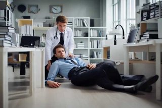 工作时间突发疾病算工伤吗 - 工作时间突发疾病算工伤吗怎么赔偿