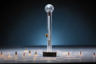 验电器的工作原理是异种电荷相互吸引（验电器的工作原理是异种电荷相互吸引的吗）