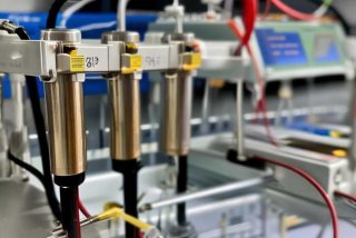 电化学工作站三电极测试怎么连接线，电化学工作站参比电极怎么接