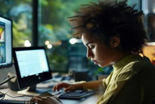 做电子产品对身体有什么危害 - 做电子产品对身体有什么危害和好处