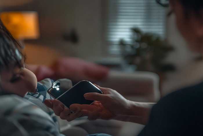 新电子产品不舍得给另一半；新电子产品不舍得给另一半买