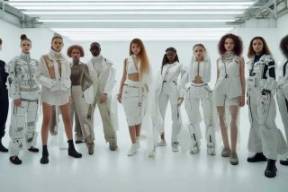 电子产品平台服装拍摄是自己拍摄吗？（电子产品平台服装拍摄是自己拍摄吗）