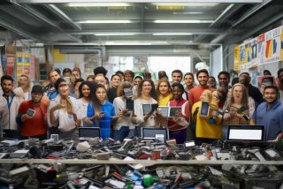 回收电子产品图片；回收电子产品图片广告图